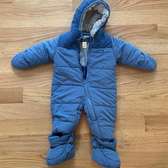 OshKosh B'gosh Other - Oshkosh B’gosh 12m snowsuit. Has mittens and bottles attached. Gently used